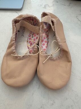 Children's Dance Shoe Bundle (very good used condition) and Dance Bag